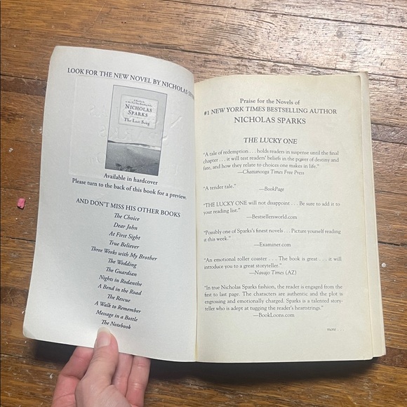 The Lucky One by Nicholas Sparks Book paperback book - Picture 5 of 12